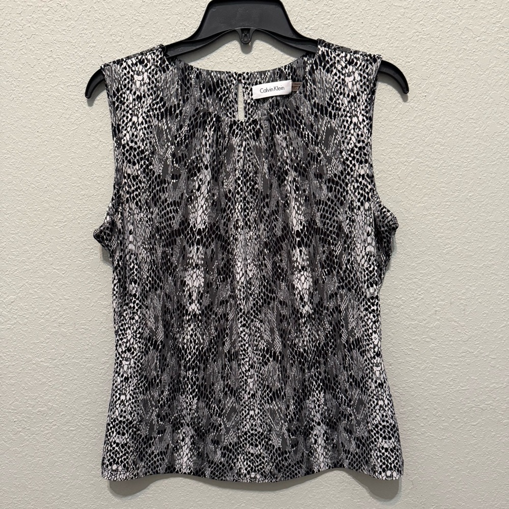Calvin Klein Sleeveless Top Shell Black and White Size M.